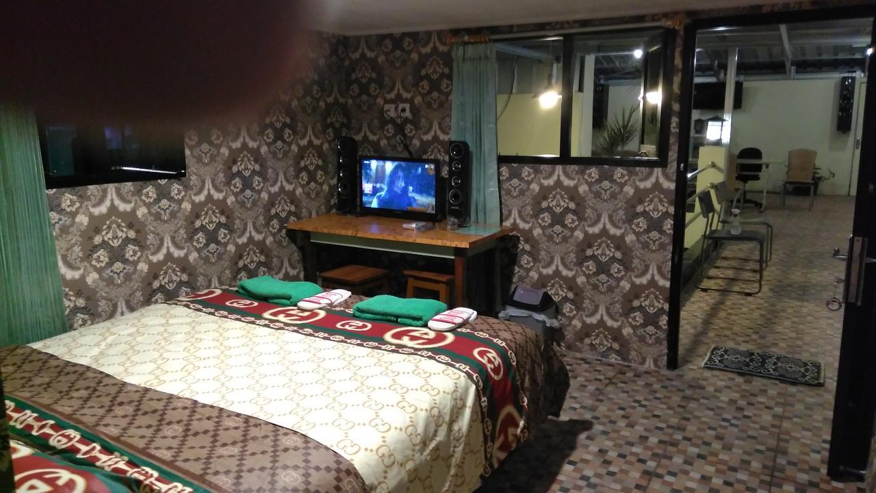 Guest House Salon Fora Gegerkalong Setiabudhi Bandung Exterior foto